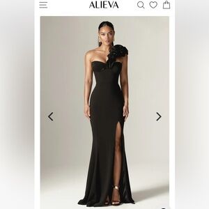 Alieva AVERY 3D FLOWERS CORSET MAXI GOWN (BLACK)